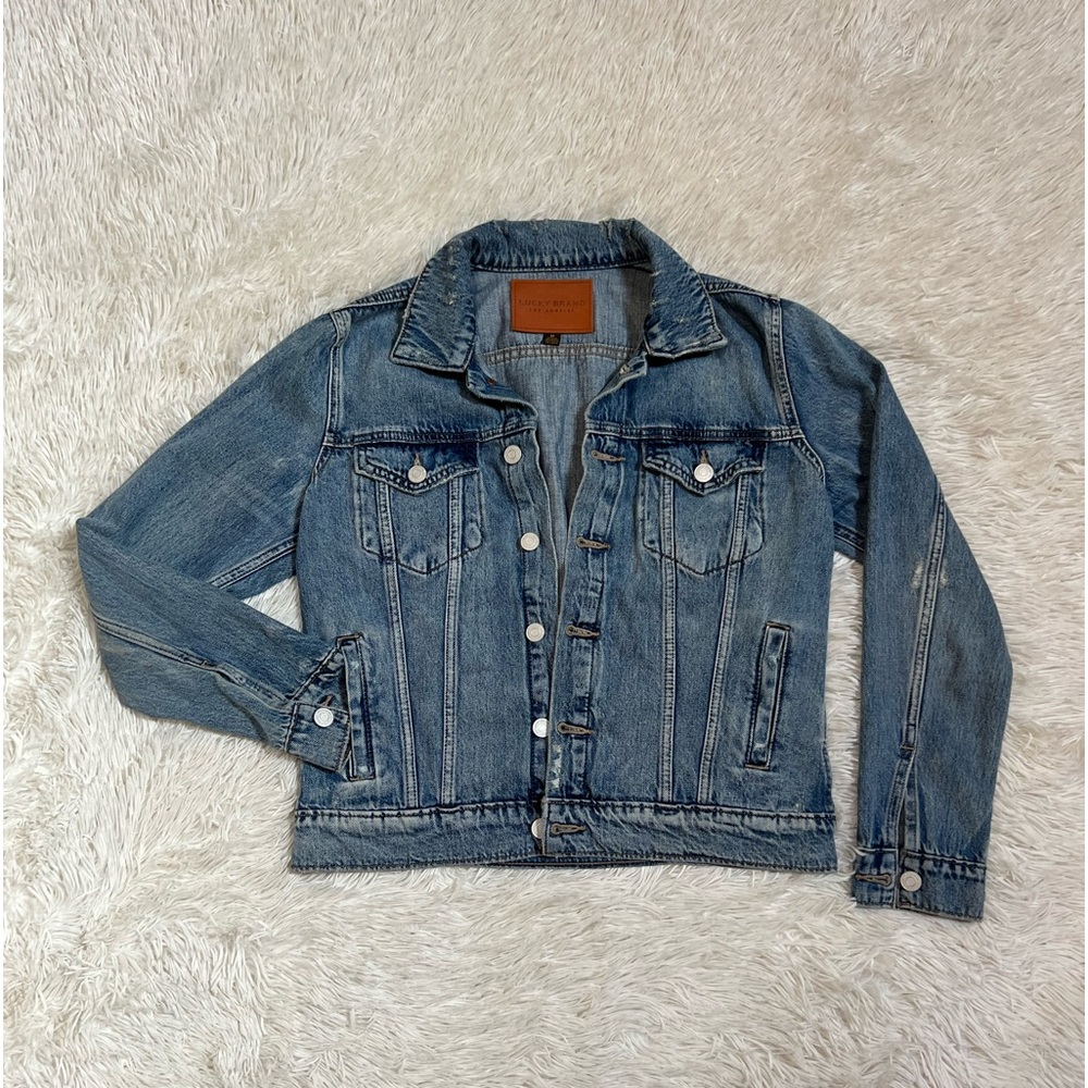 🩵✨Light washed Jean jacket✨🩵